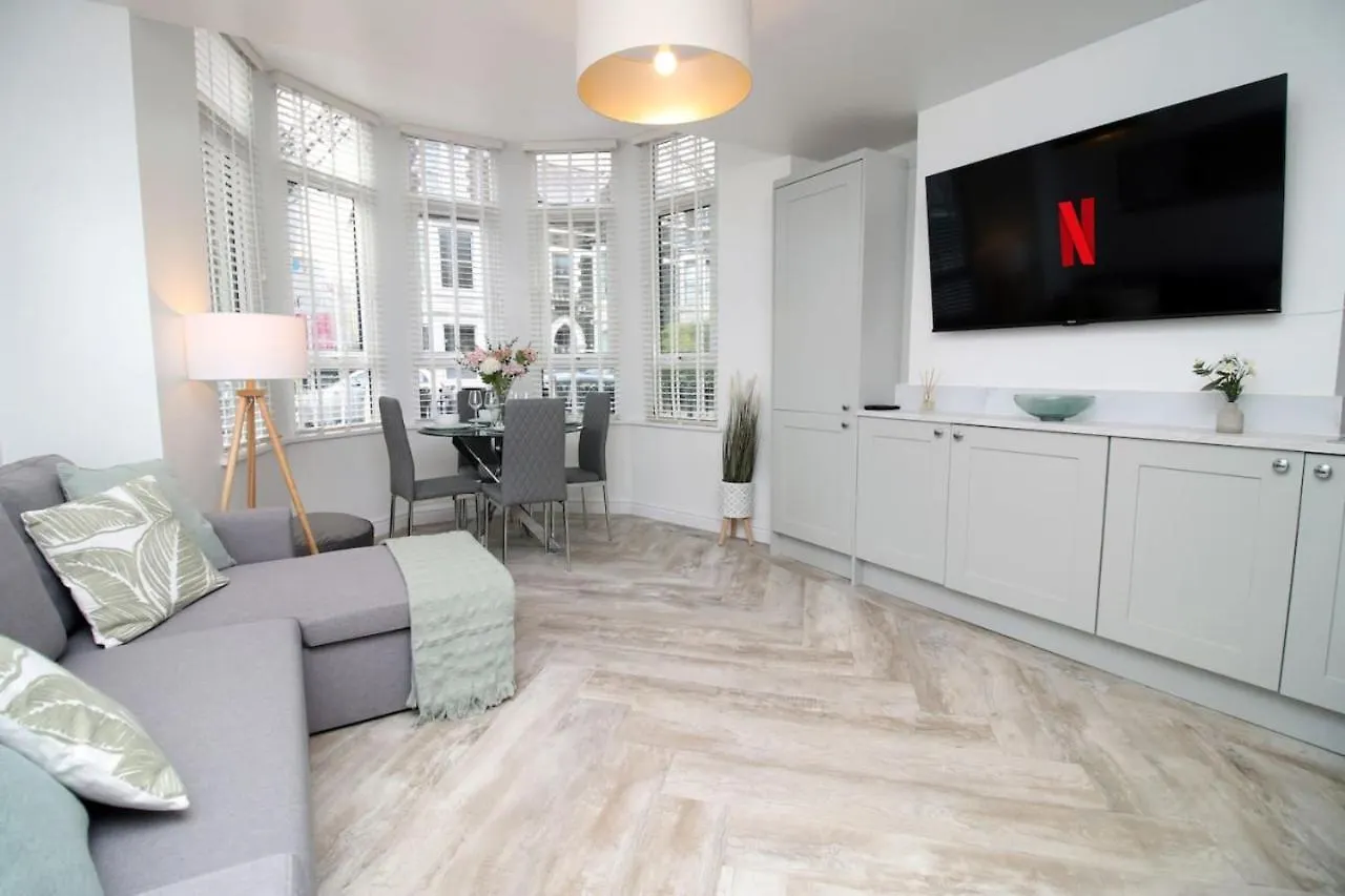 Stunning Apartment Close To City Cardiff